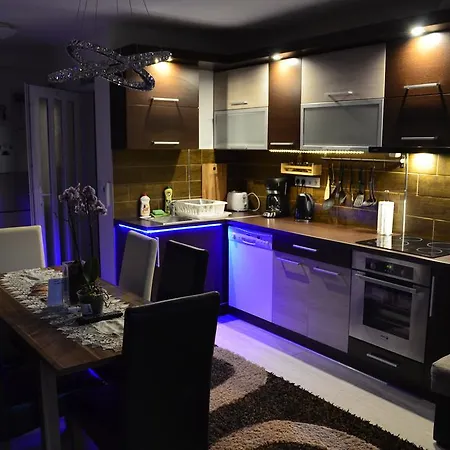 아파트 Balint & Timi Wellness Apartman