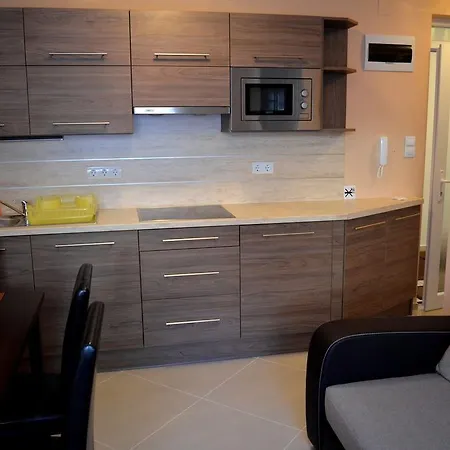 Lejlighed Balint & Timi Wellness Apartman *