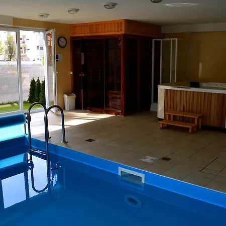 Lejlighed Balint & Timi Wellness Apartman *