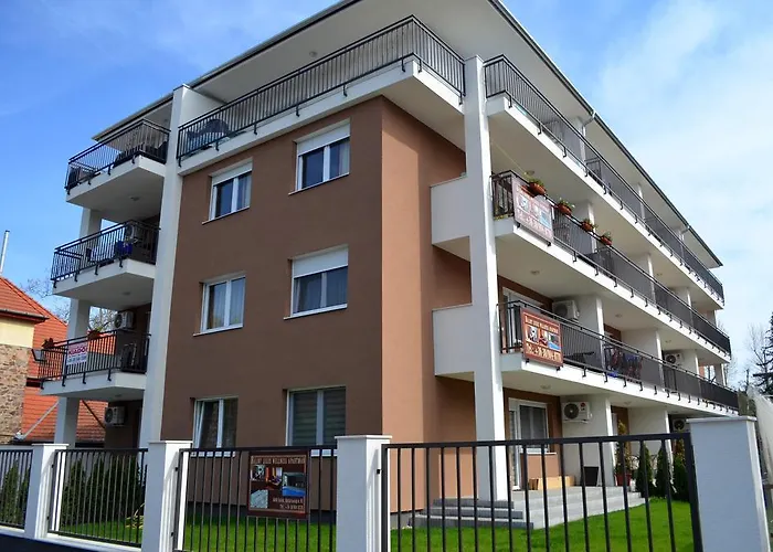 Апартаменты Balint & Timi Wellness Apartman *